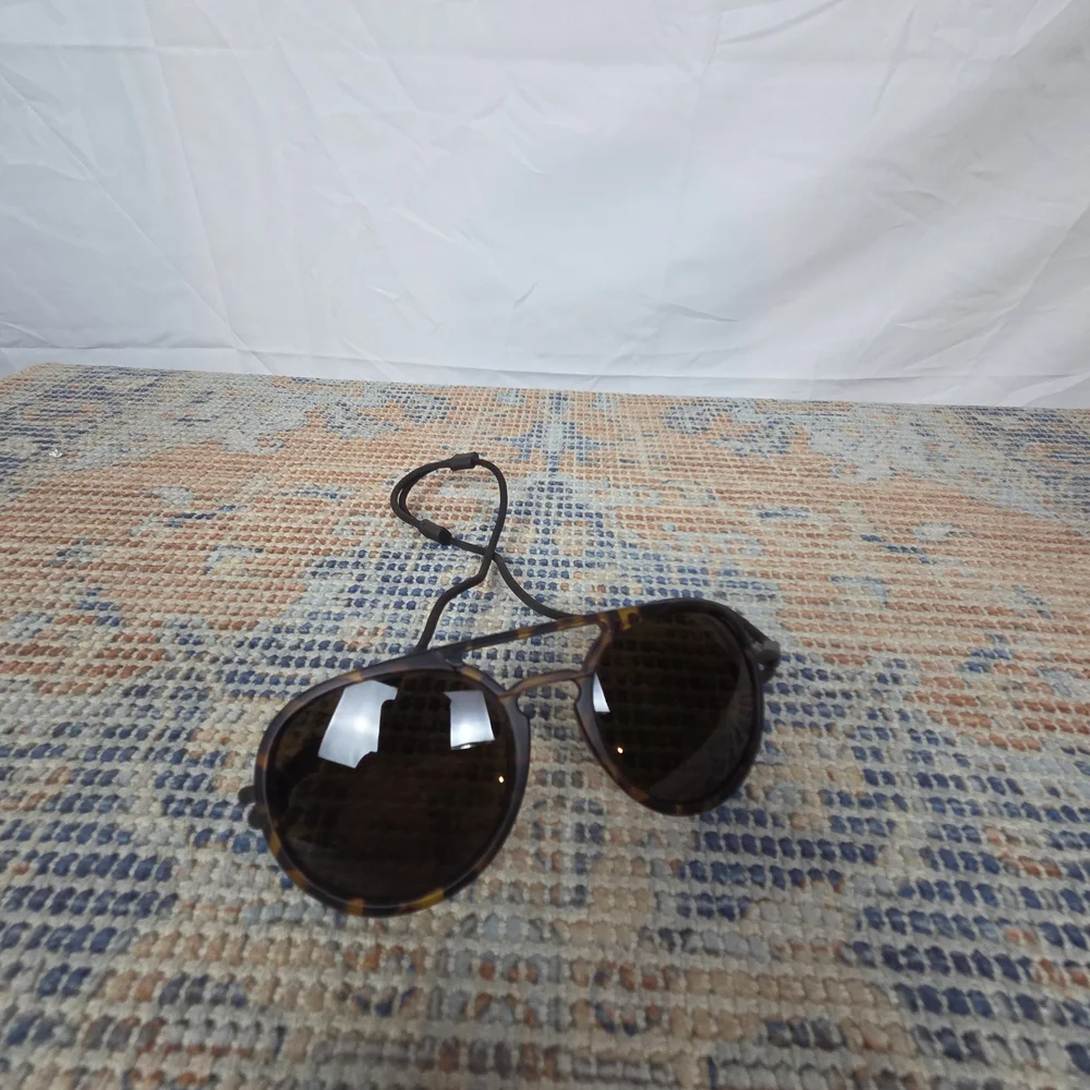 OMBRAZ Tortoiseshell Sunglasses with Strap - Picture 6 of 6